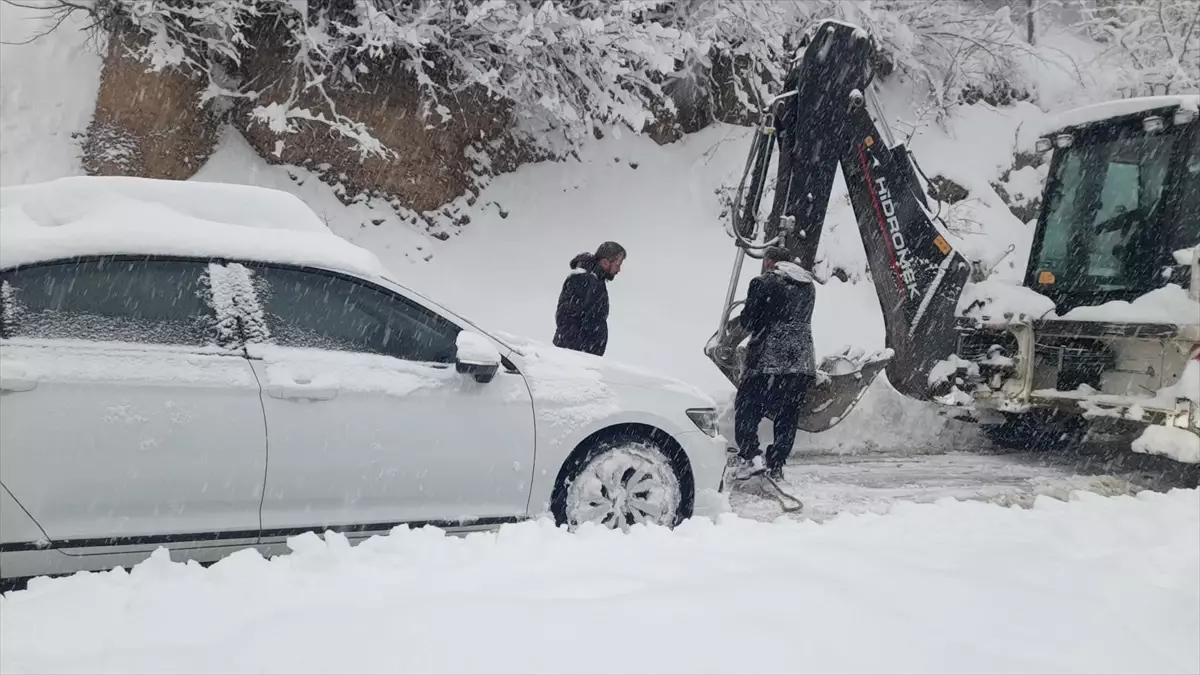 Kar Nedeniyle Mahsur Kalanlar Kurtarıldı