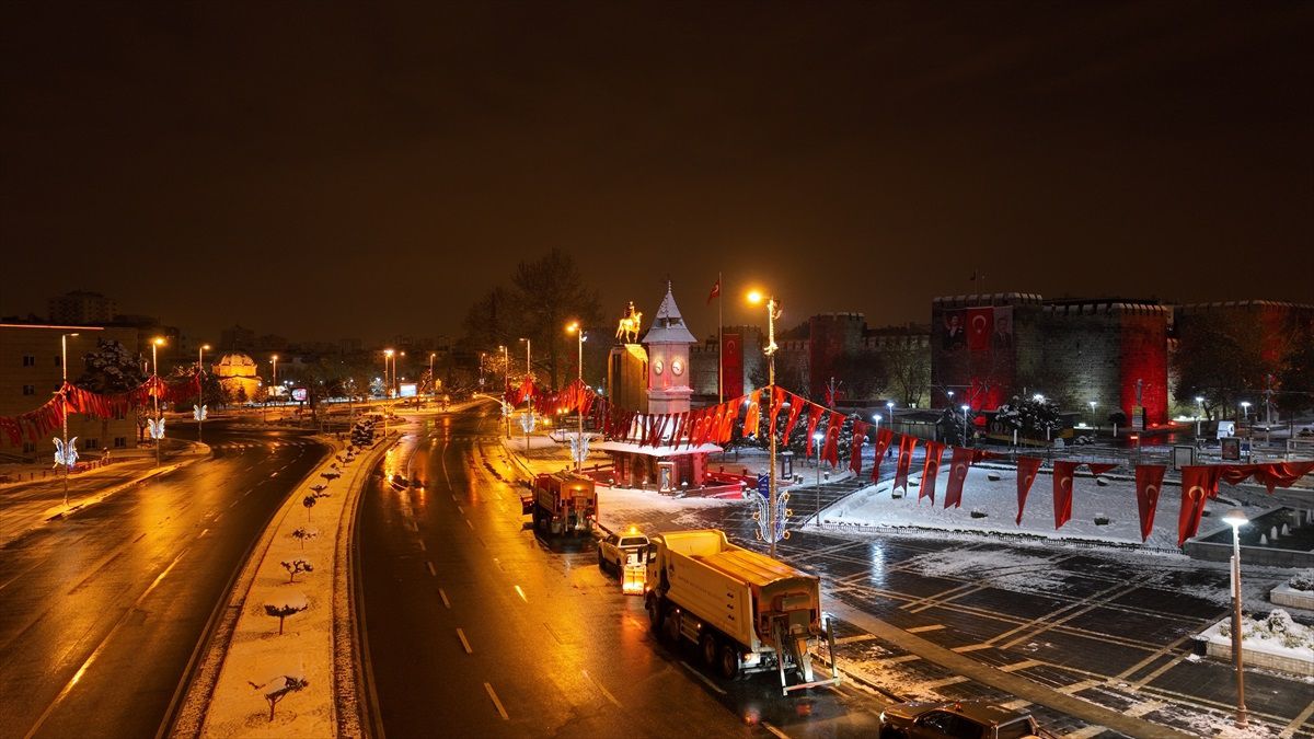 Kayseri\'de Karla Mücadele Devam Ediyor