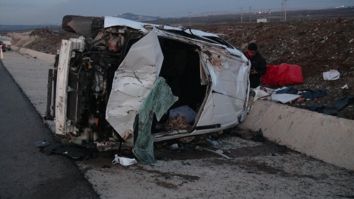 Kilis\'te Otomobil Takla Attı: 5 Yaralı