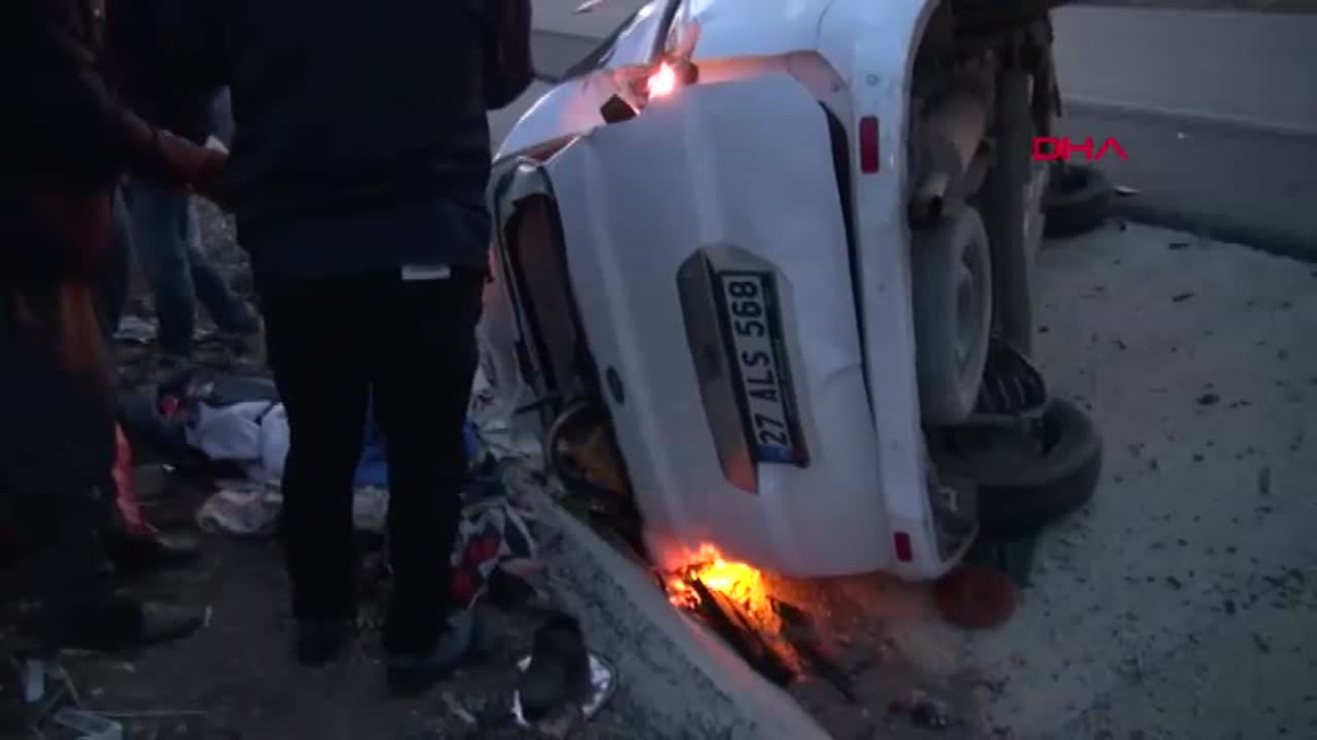 Kilis\'te Takla Atan Otomobilde 5 Yaralı