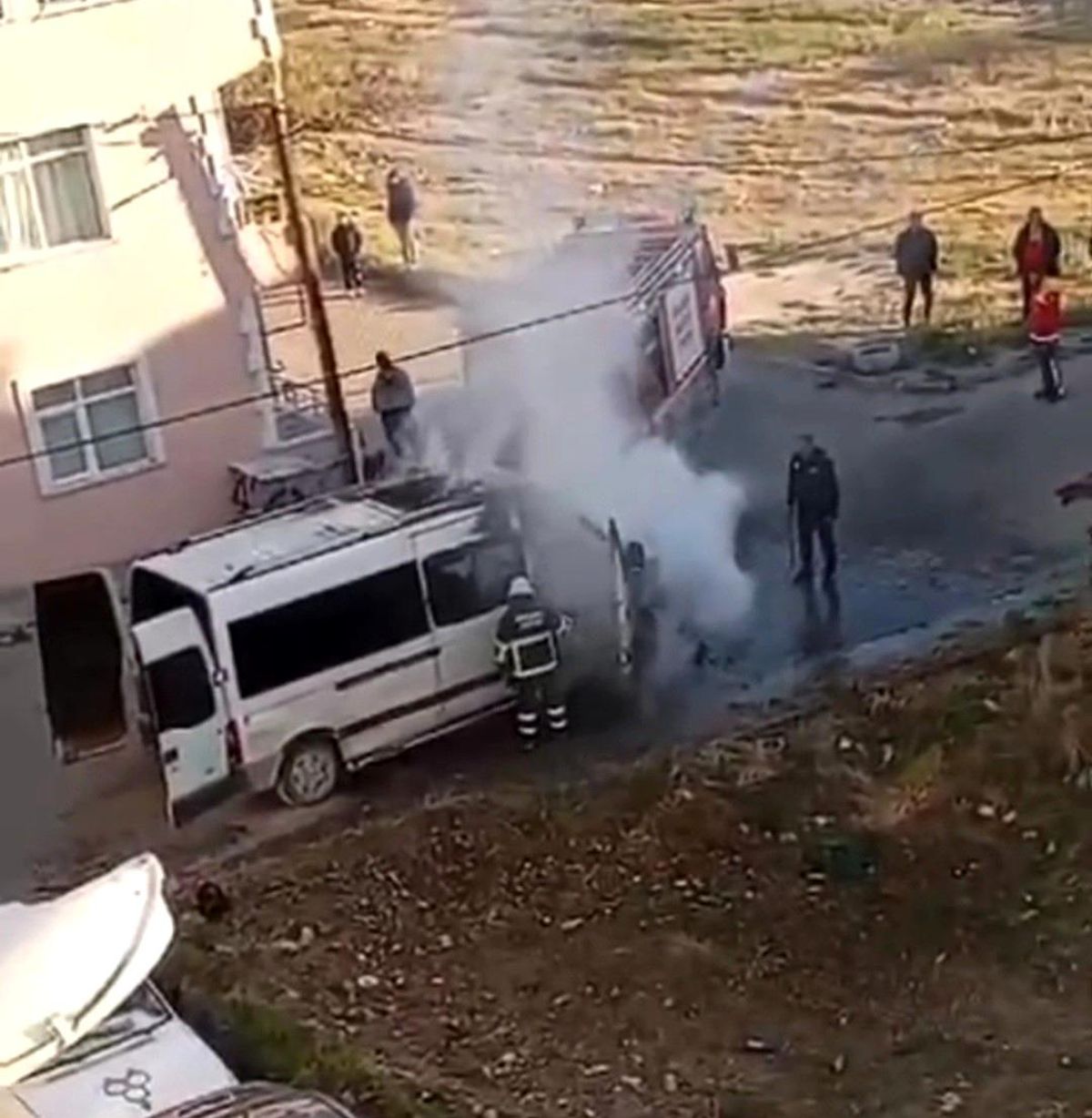 Kırklareli\'nde Park Halindeki Minibüs Yangını