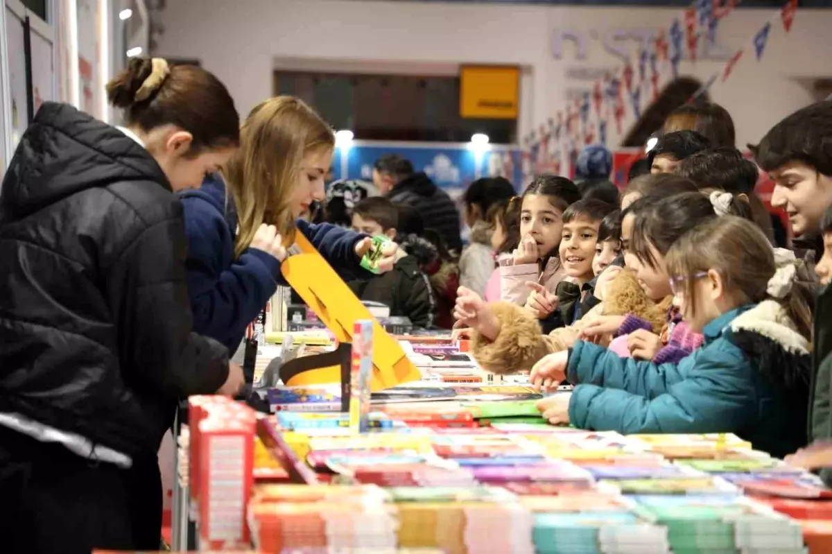 İnegöl Belediyesi 8. Kitap Günleri Fuarı Öğrencilerle Dolduruldu