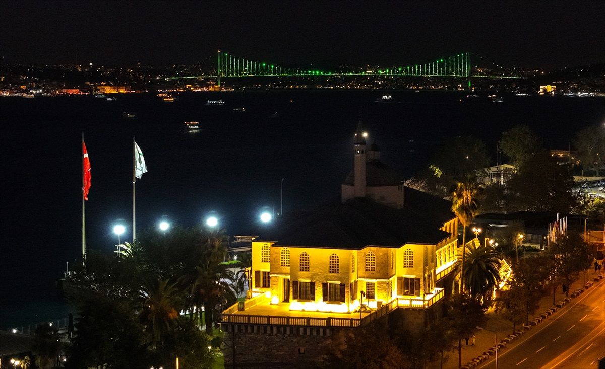 İstanbul\'un köprüleri "Bağımsızlık Seferberliği" için yeşil renkle aydınlatıldı