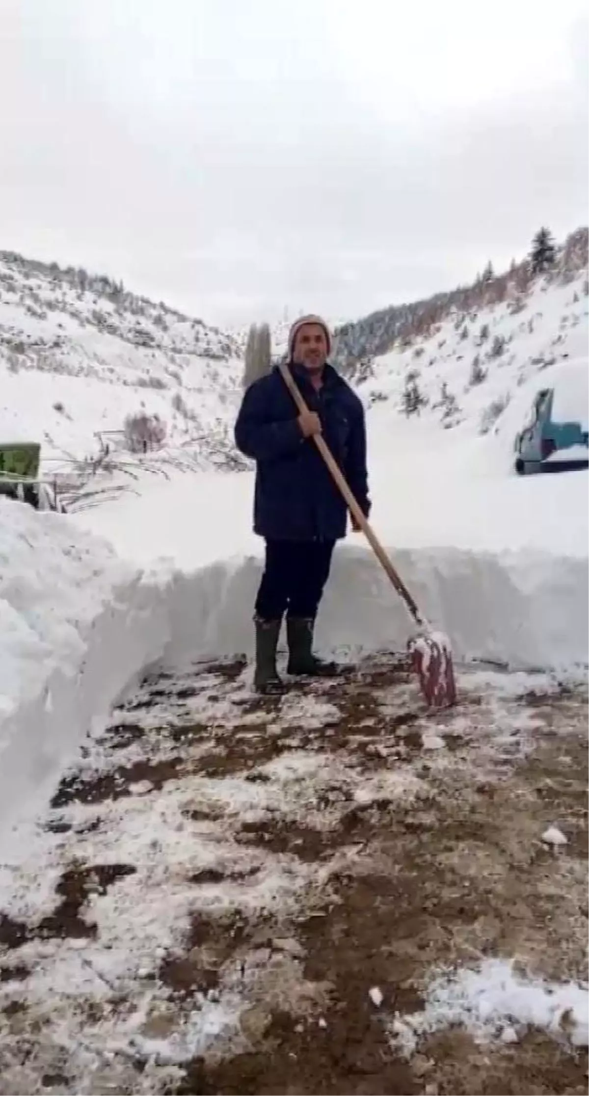 Kar Esaretindeki Besici Yardım Bekliyor