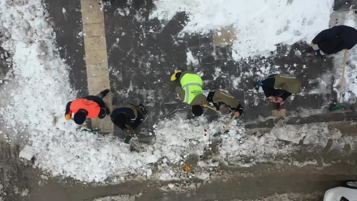 Malatya\'da Yoğun Kar Yağışı Sebebiyle 342 Mahallede Yollar Kapandı