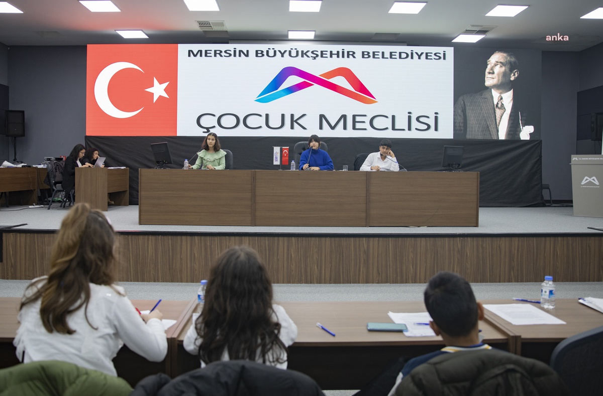Mersin\'de Çocuk Meclisi Toplantısı: Akran Zorbalığı ve Kadına Yönelik Şiddet Konuşuldu