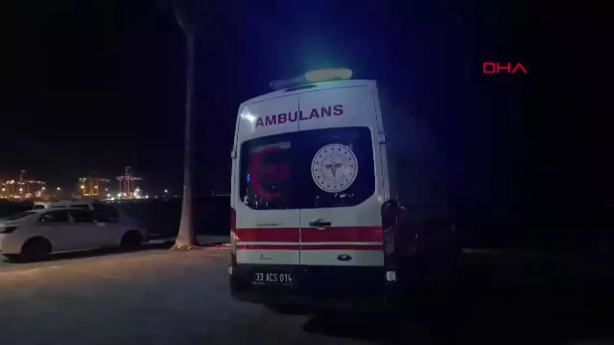 MERSİN\'de \'ESPERANZA B\' isimli kuru yük gemisi yan yattı; personel tahliye ediliyor(EK GÖRÜNTÜ EKLENDİ)