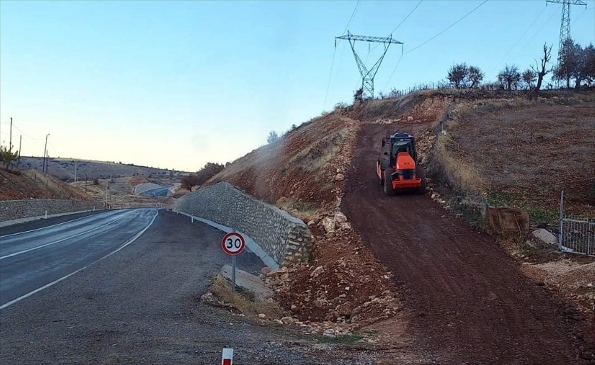 Siirt\'te Köy Yolları Yapılıyor