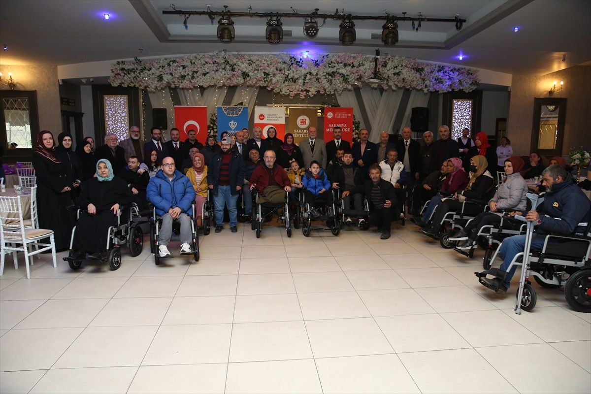Sakarya\'da Engellilere 24 Akülü Sandalye Dağıtıldı