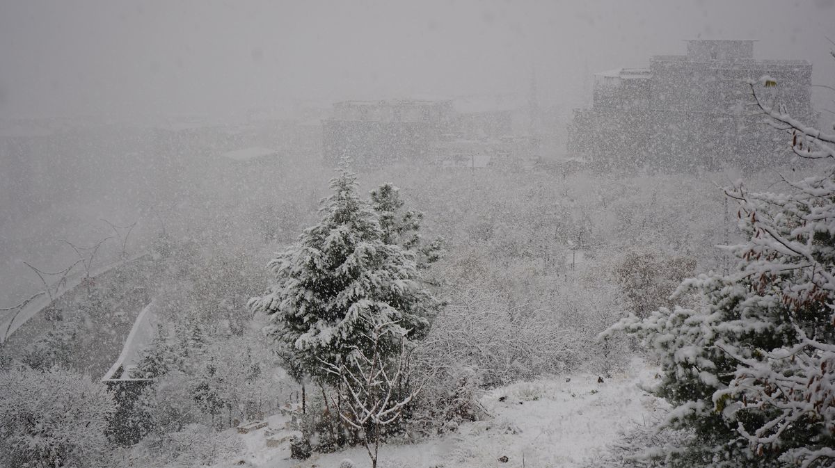 ŞIRNAK\'ta Yoğun Kar Yağışı Etkili Oluyor