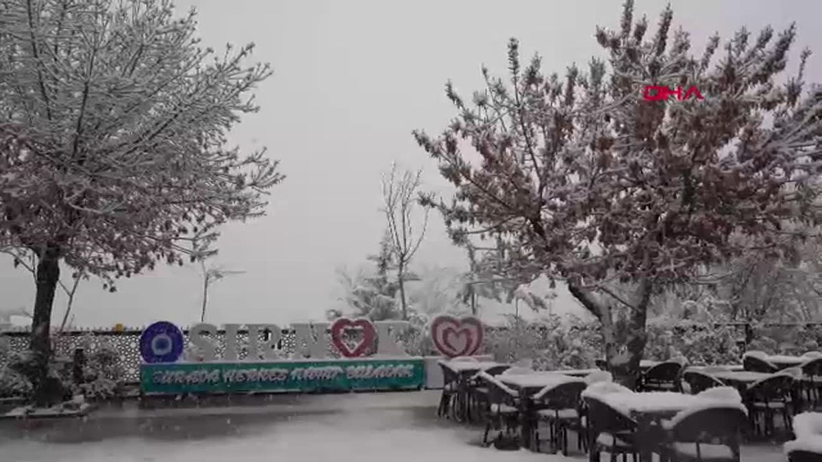 Şırnak\'ta Yoğun Kar Yağışı Etkili Oldu