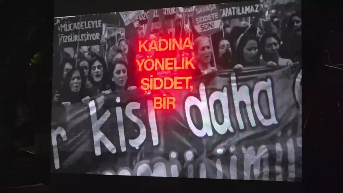 Kadına Yönelik Şiddete Dikkat Çekildi: \'Nöbetteyiz\' Eylemi Gerçekleştirildi