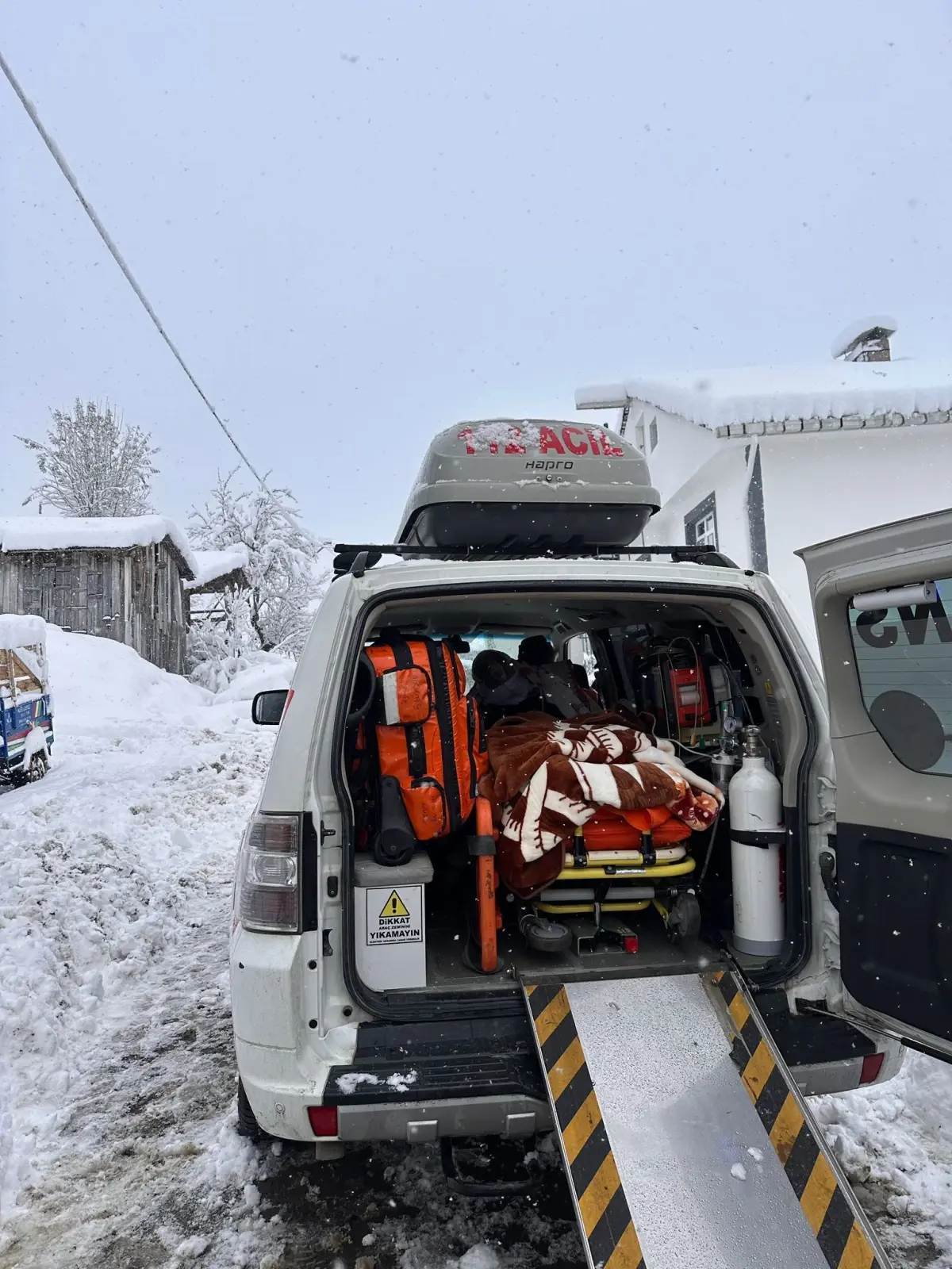 Elektrik Kesintisi Sonrası Solunum Cihazı Çalışmayan Hasta UMKE ile Hastaneye Kaldırıldı