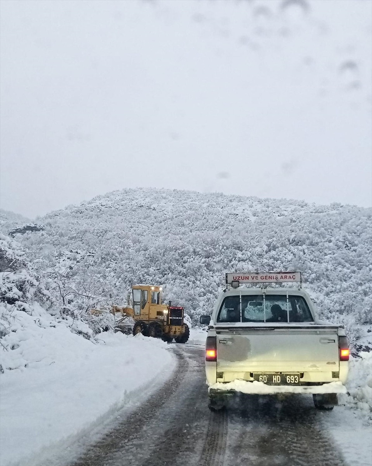 Kar Yağışı 303 Köy Yolunu Kapatmış