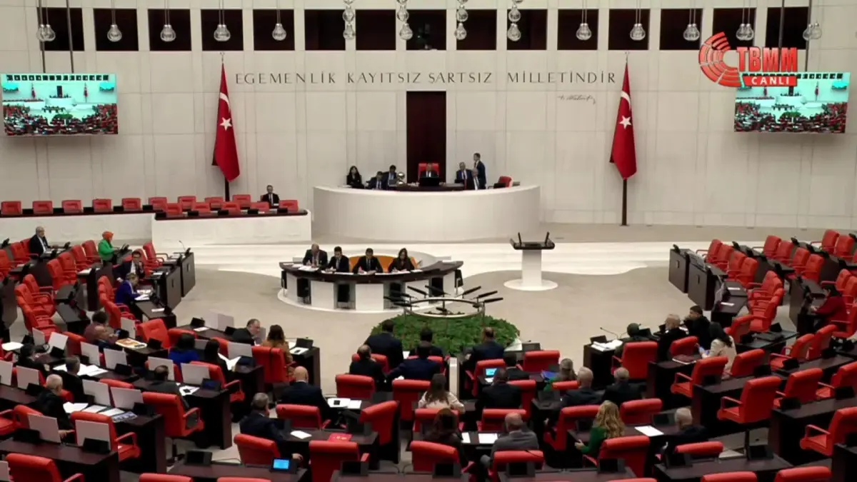 TBMM Genel Kurulu\'nda CHP\'li Başarır ile Ak Partili Usta Arasında "Kreş" Tartışması