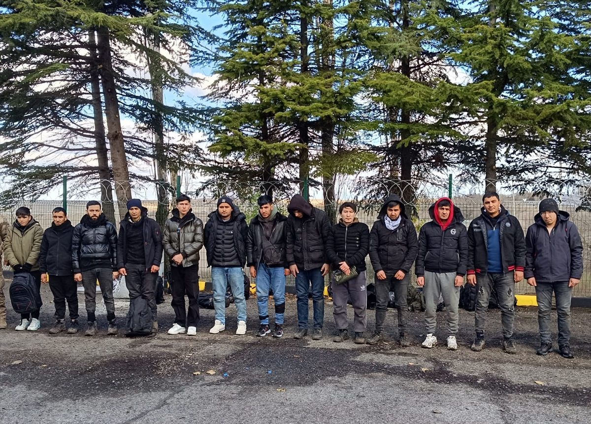 Tekirdağ\'da 12 Düzensiz Göçmen Yakalandı