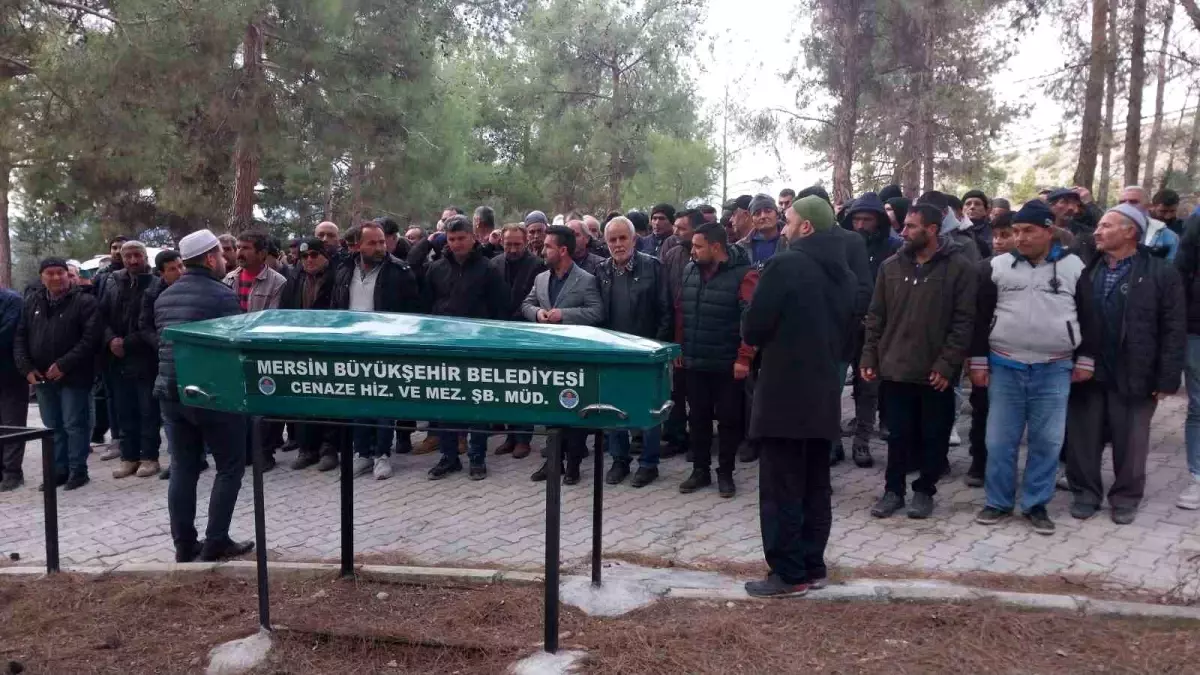 Donarak Hayatını Kaybeden Çobanın Cenazesi