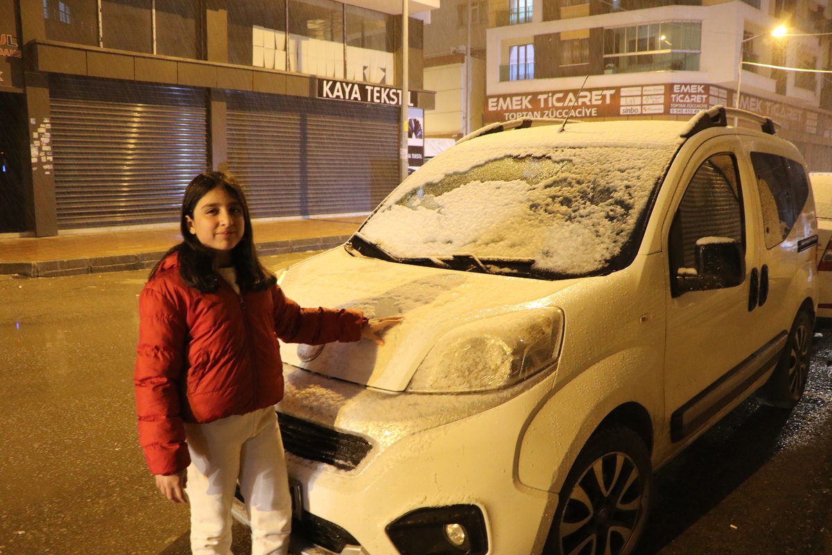 Van\'da Kar Yağışı Sevinci ve Zor Anlar