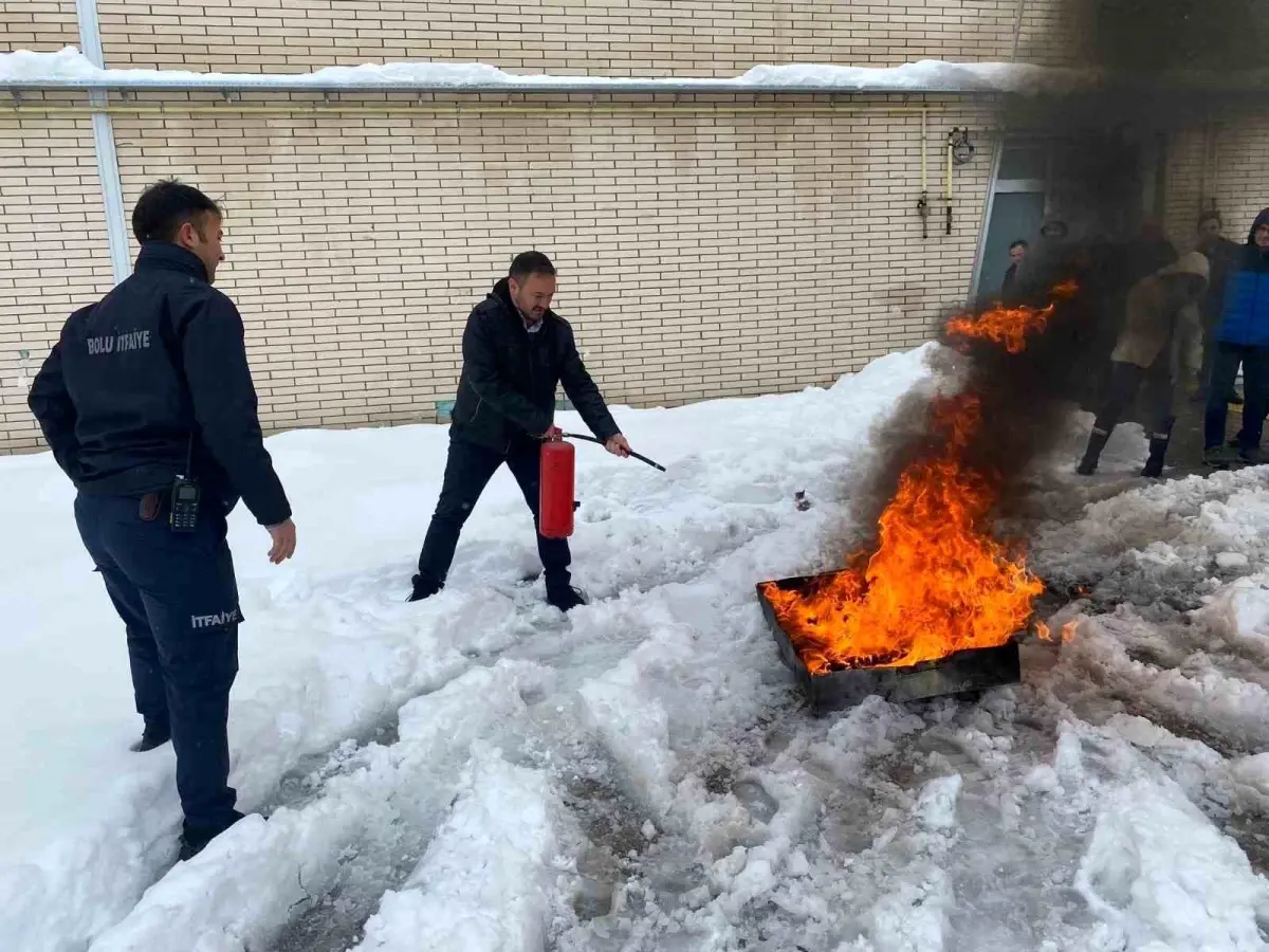 Bolu İtfaiye Ekiplerinden Diş Hekimliği Fakültesine Yangın Eğitimi