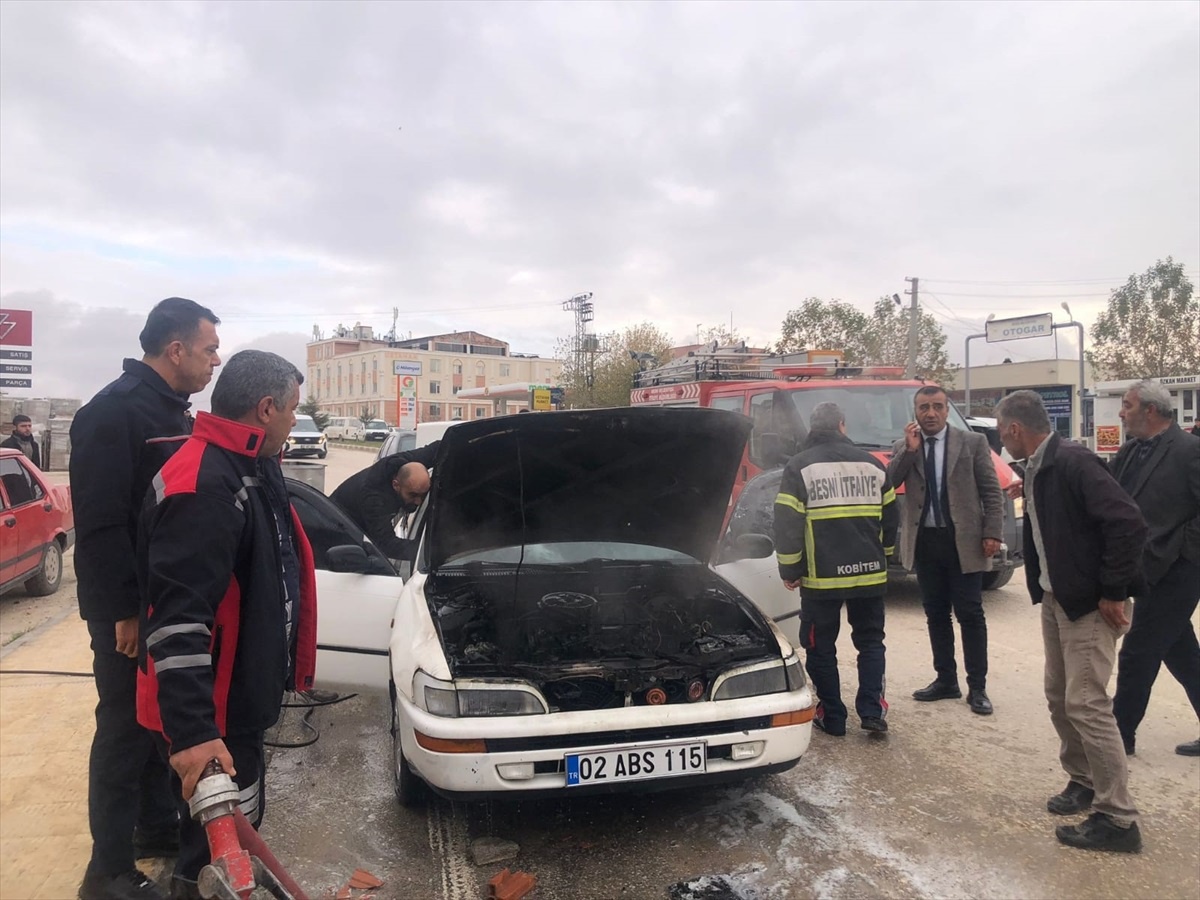 Besni\'de Otomobil Alev Aldı