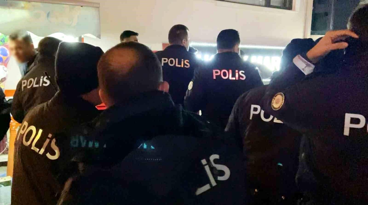 Aksaray\'da Gençler Arasında Kavga: 4 Gözaltı