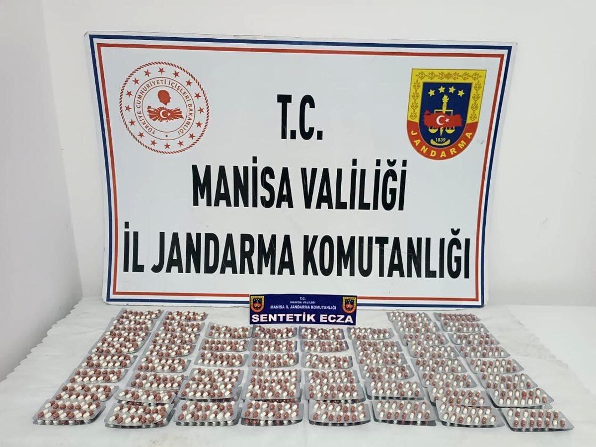 Manisa\'da 1218 Sentetik Ecza Hapı Ele Geçirildi