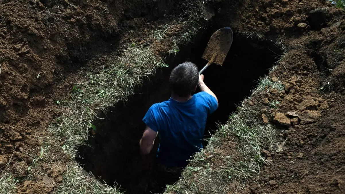 Öldürdüğü sevgilisini gömmek üzereyken jandarmaya yakalanan adam canına kıydı