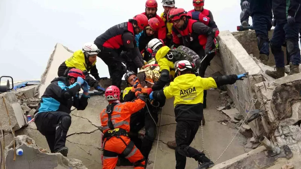 Gemlik\'te Gerçekçi Deprem Tatbikatı Yapıldı