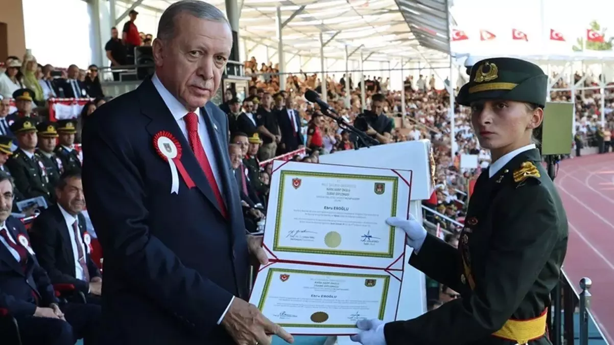 Cumhurbaşkanı Erdoğan\'dan disipline sevk edilen teğmenlerle ilgili dikkat çeken sözler