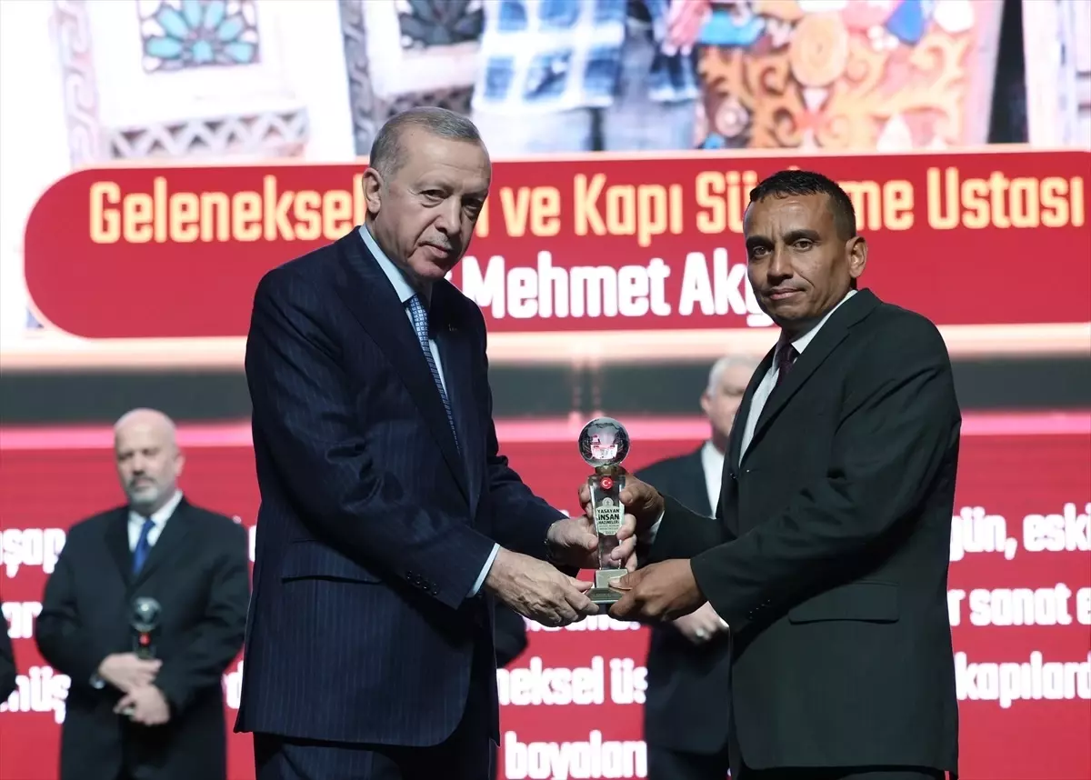 Cumhurbaşkanı Erdoğan, Kültür ve Turizm Bakanlığı ile Yaşayan İnsan Hazineleri Ödül Töreni\'nde konuştu: (1)