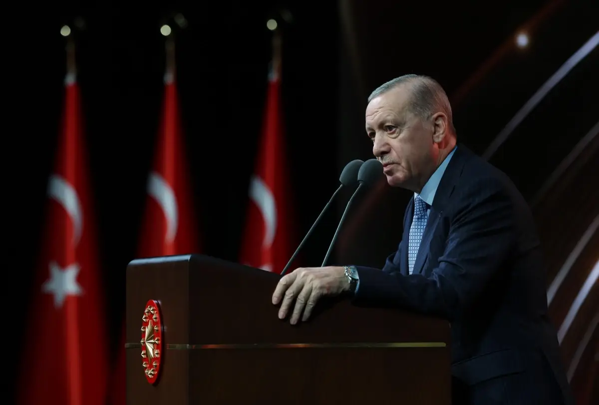 Erdoğan: \'K-pop\'u çok iyi bilen ama sanat yıldızlarımıza aşina olmayan gençlerimizi gördükçe endişeleniyoruz