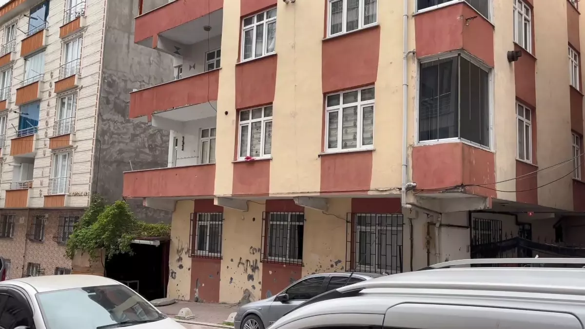 Esenyurt\'ta Eşini Boğarak Öldüren Koca Kendini İhbar Etti