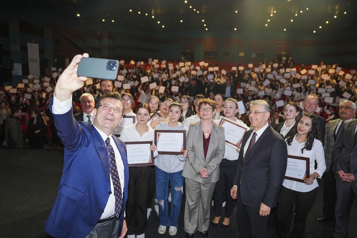 İBB\'den Kadın Öğrencilere Sertifika Töreni