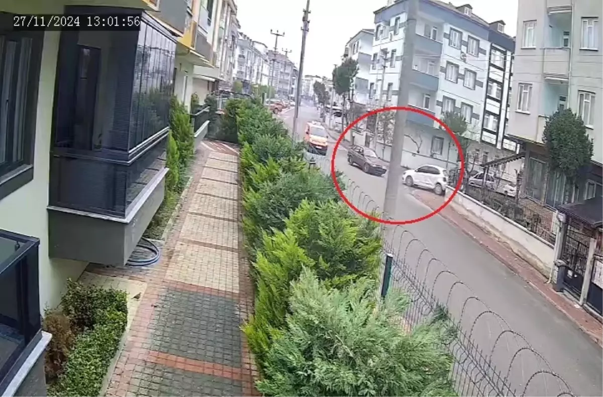 İnegöl\'de Trafik Kazası: İki Sürücü Yaralandı