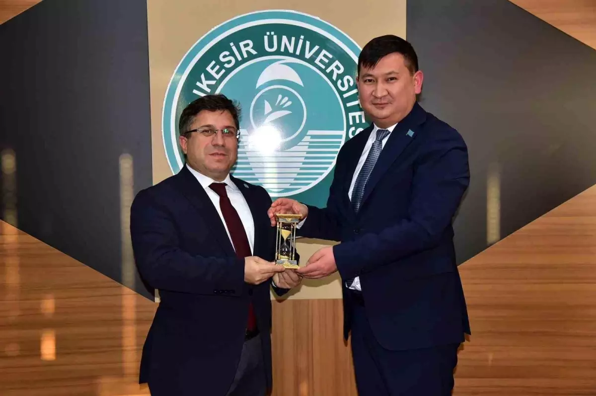 Kazakistan Başkonsolosu Balıkesir Üniversitesi\'ni Ziyaret Etti