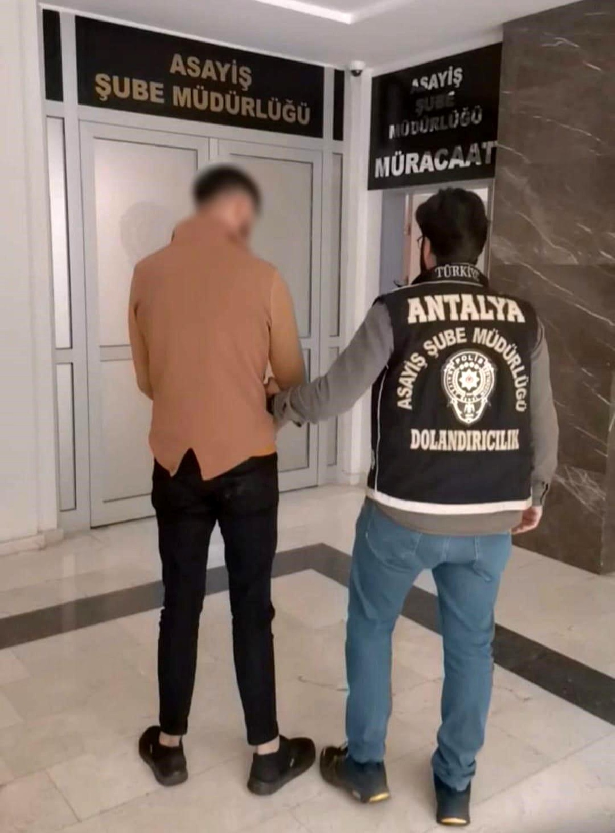 Antalya\'da Dolandırıcılık: Şüpheli Tutuklandı
