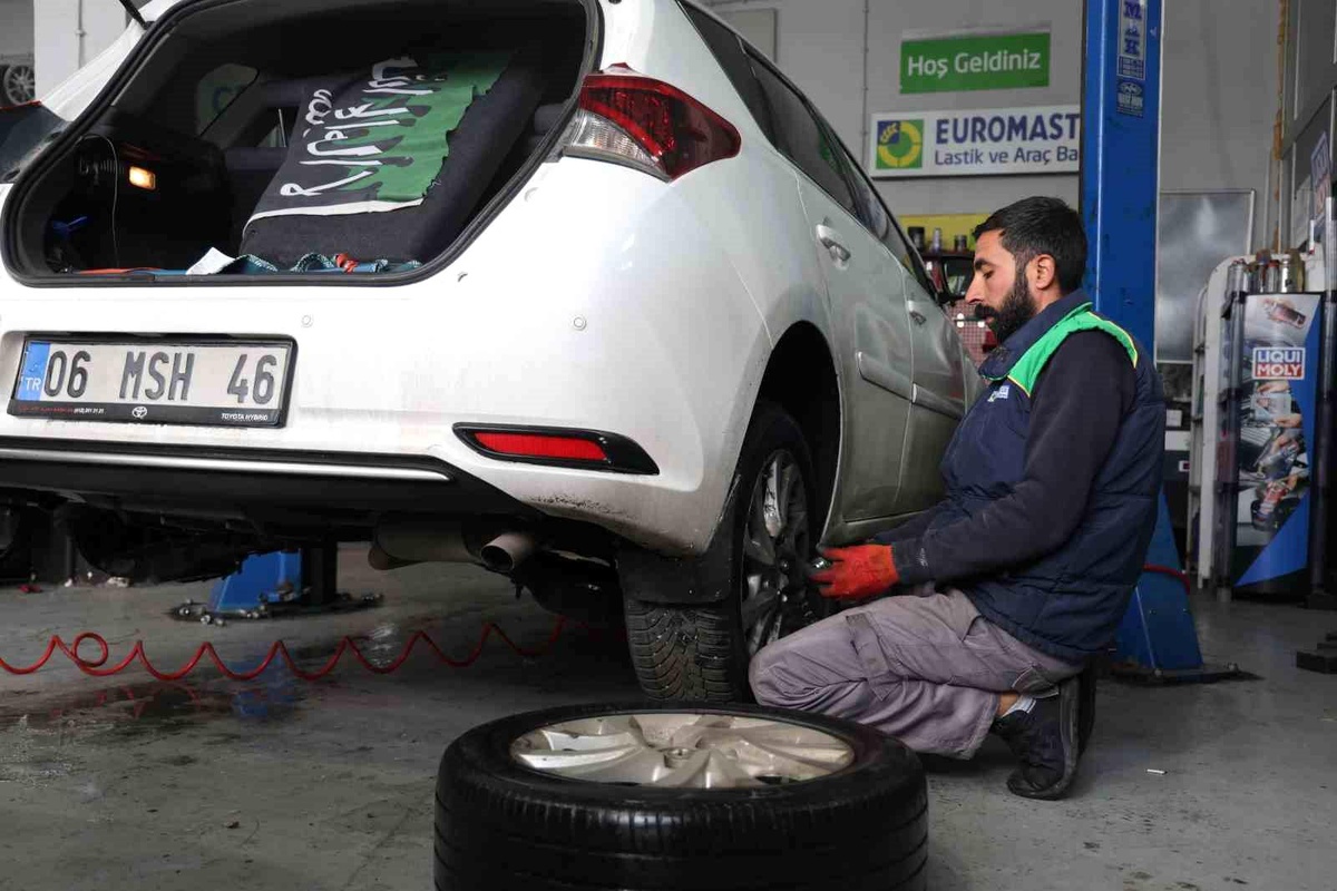 Diyarbakır\'da Kış Lastiği Yoğunluğu