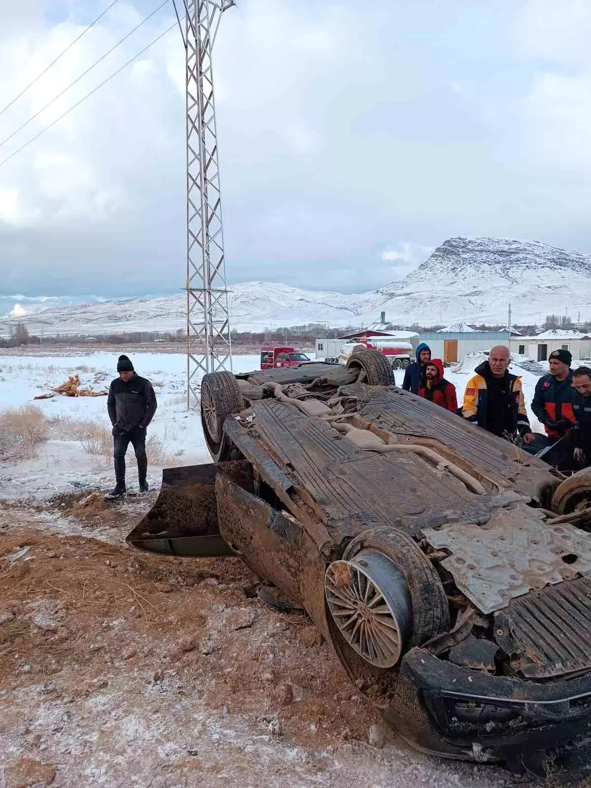 Van\'da Kontrolden Çıkan Otomobil Takla Attı: 1 Yaralı