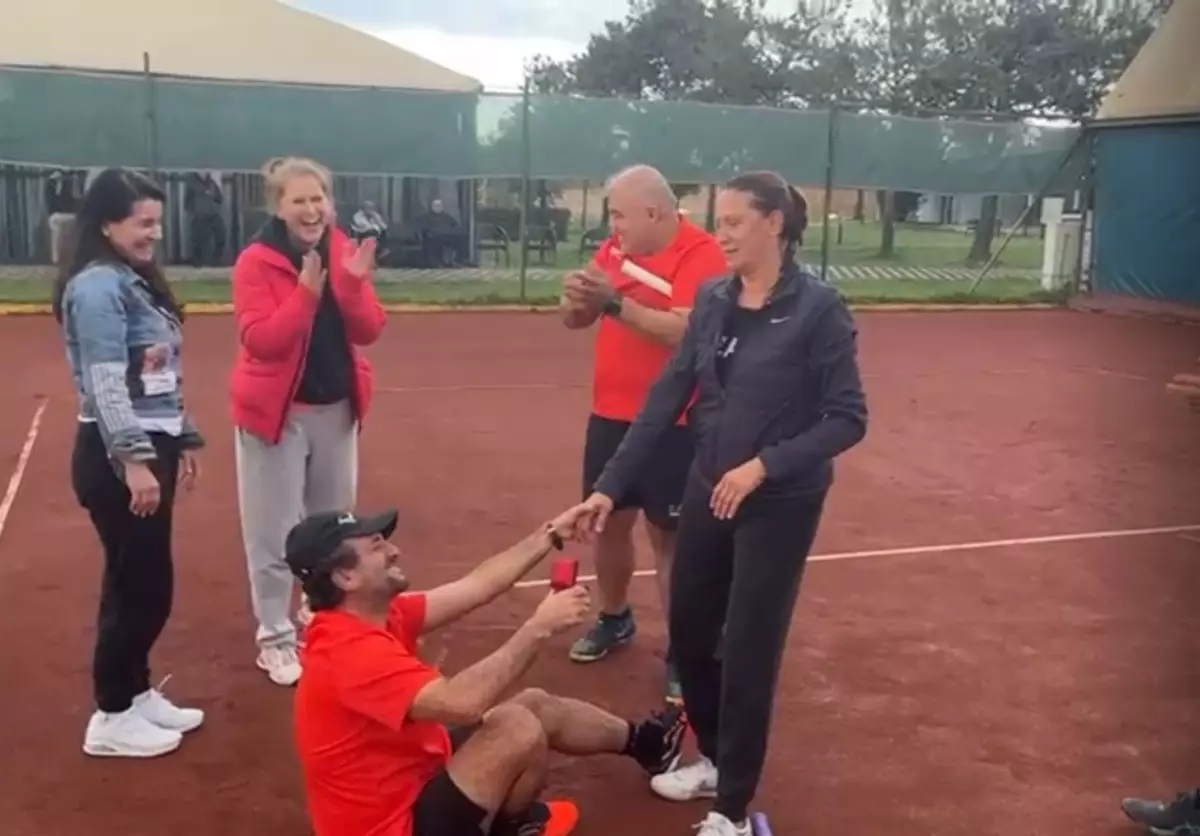 Tenis Kortunda Sürpriz Evlilik Teklifi