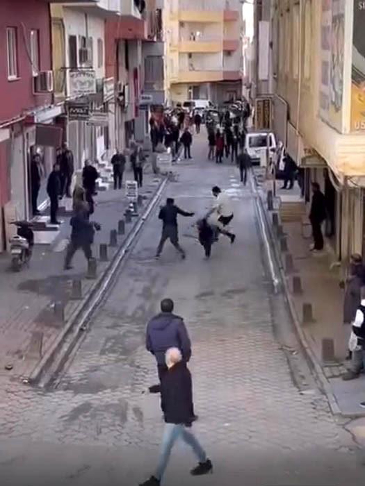 Mardin\'de Sopalı Kavga: 4 Yaralı