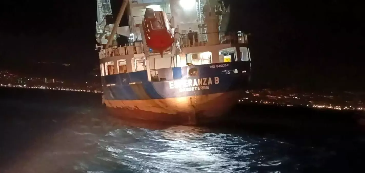 Mersin\'deki Yan Yatan Gemide Sorun Çözüldü