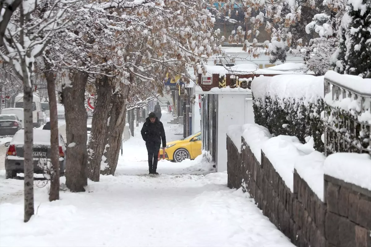 Doğu Anadolu\'da Kar Yağışı Etkili