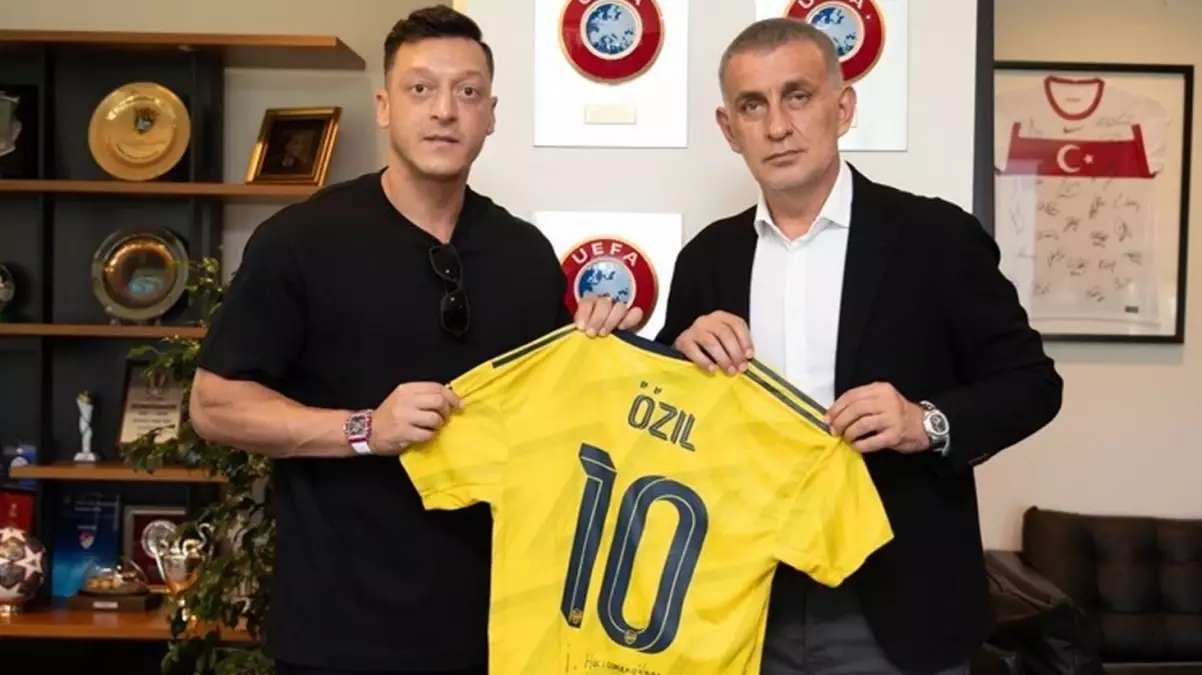 Mesut Özil\'den TFF başkanlığı iddialarına yanıt