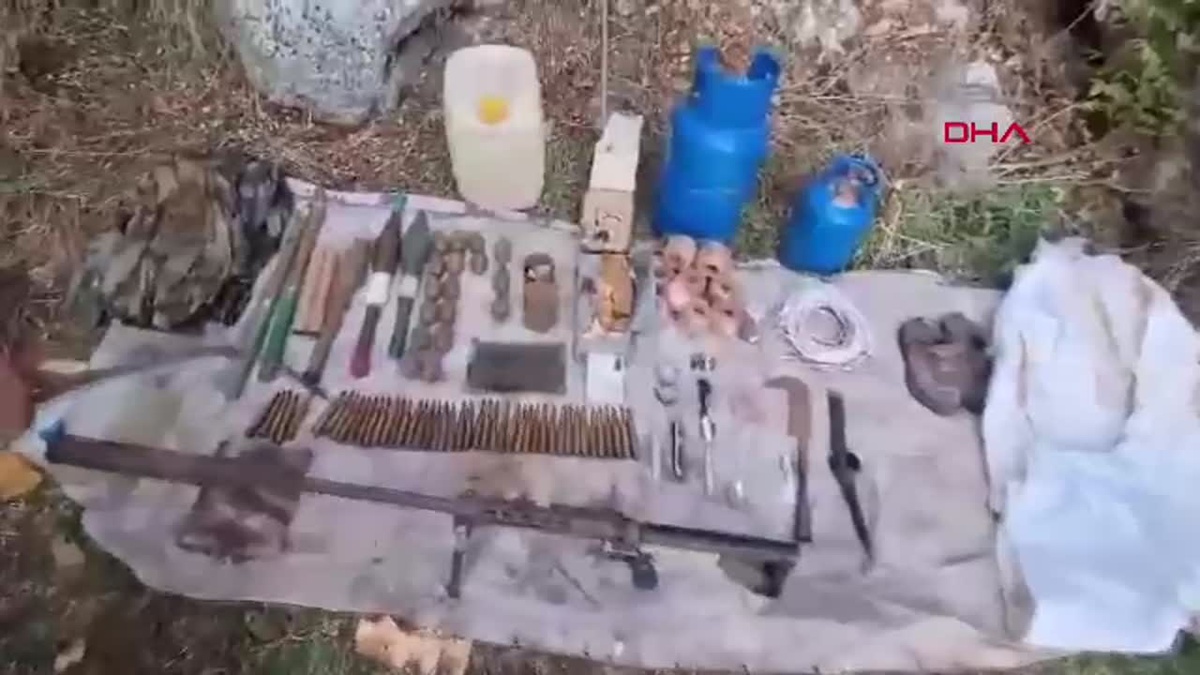 Pençe-Kilit Operasyonu\'nda Teröristlere Ait Silah ve Mühimmat Ele Geçirildi