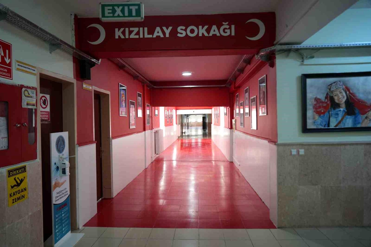 Niğde Güzel Sanatlar Lisesi\'nde Hilal-i Ahmer Sokağı Açıldı