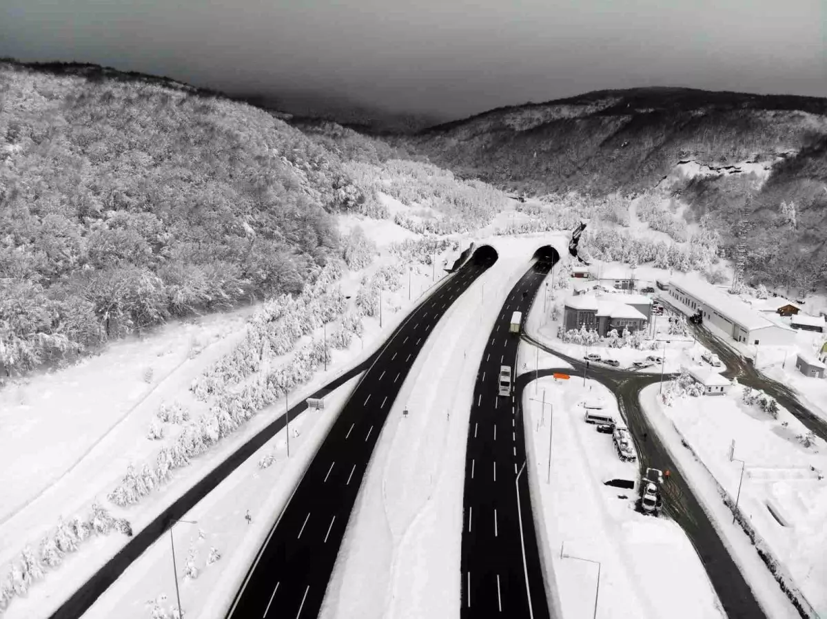 Bolu\'da Kar Temizliği İçin Yol Değişikliği