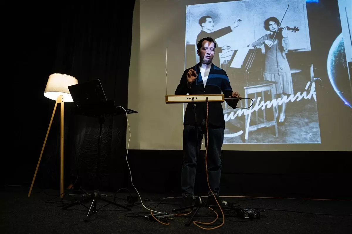 Dünyanın İlk Temassız Müzik Aleti: Theremin