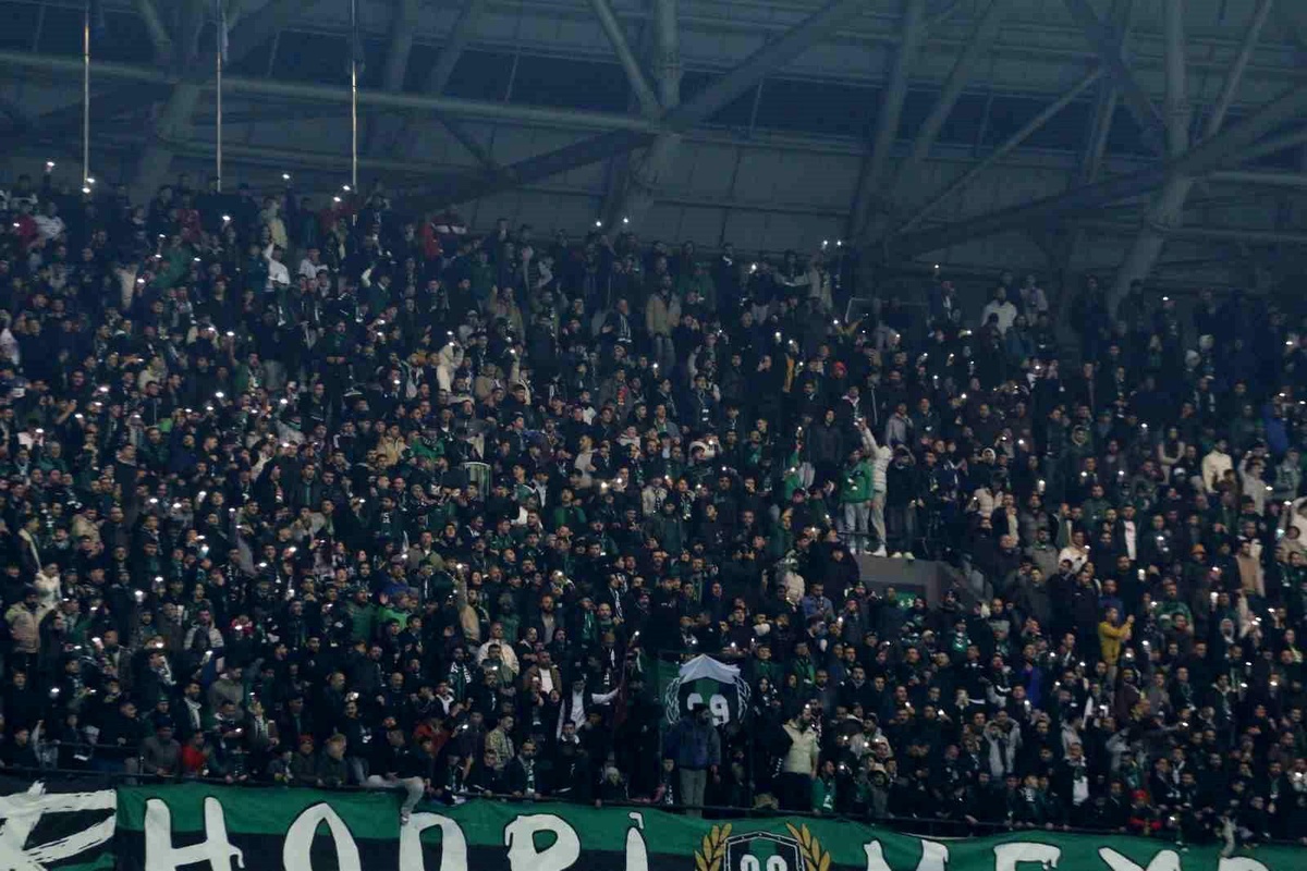 Kocaelispor Maçında Yabancı Madde Atan 12 Kişiye Ceza
