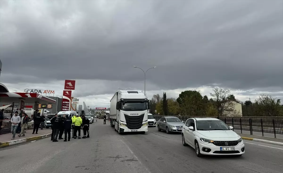 Erenler\'de Tır Çarpan Kadının Cenazesi Defnedildi