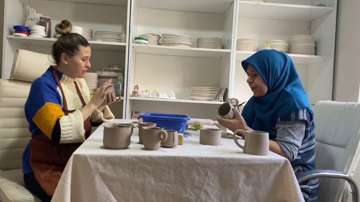 Anne-kız seramik atölyesi kurdu
